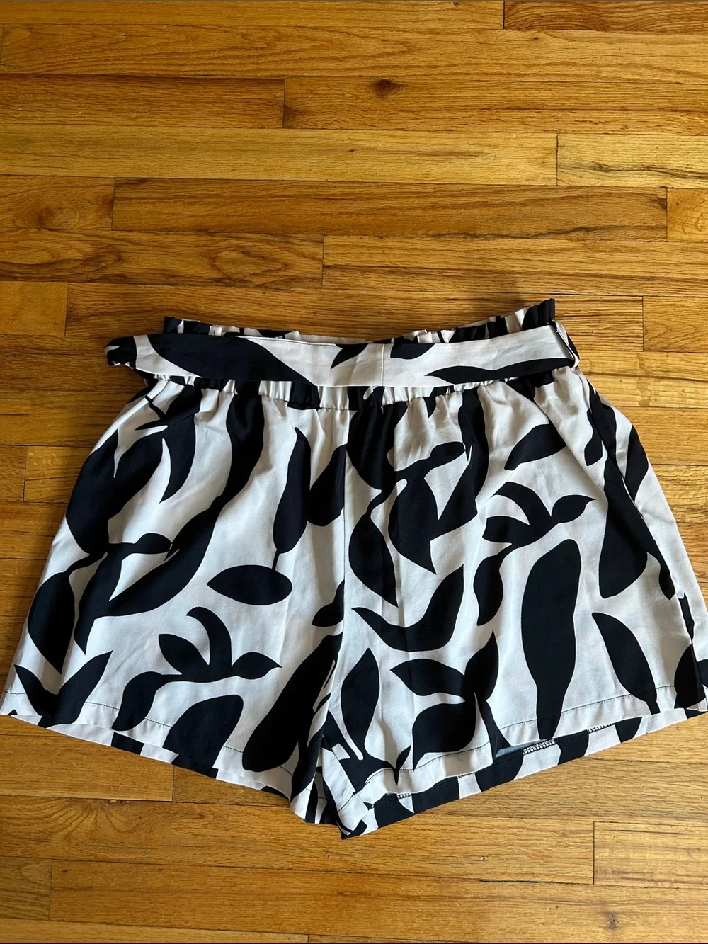 SHEIN Curve Black & Cream Tie-Waist Women’s Shorts 2X